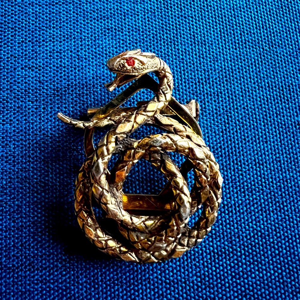 Striking serpent clip/brooch, vintage, signed ART